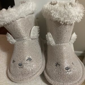 Bear boots size 3🐨